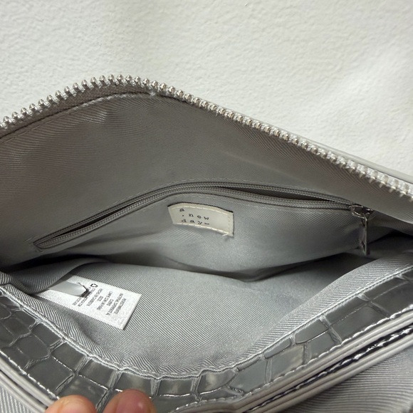 Croc-Embossed Crossbody Bag - Picture 6 of 6